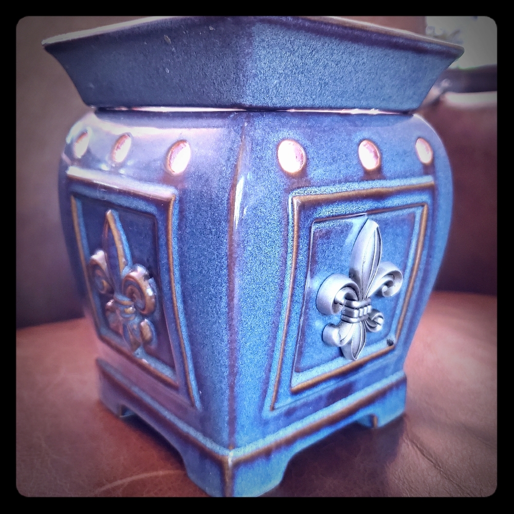 Scentsy Regal Warmer,